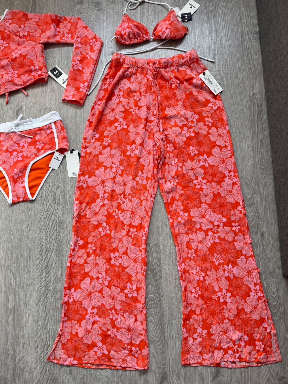 Rip Curl aloha State set bikini top and pants - Picture 13 of 17